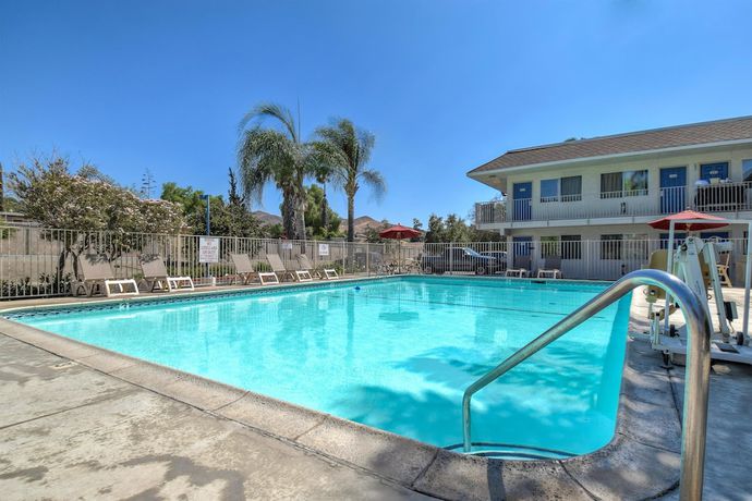 Imagen de la piscina del Hotel Motel 6 Riverside West - Jurupa Valley. Foto 18