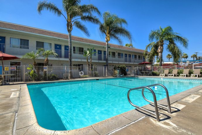 Imagen de la piscina del Hotel Motel 6 Riverside West - Jurupa Valley. Foto 20