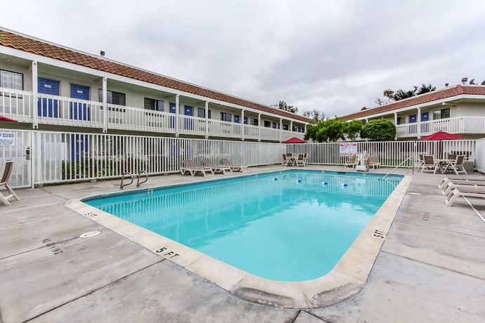 Imagen de la piscina del Hotel Motel 6 Salinas, CA - North Monterey Area. Foto 20