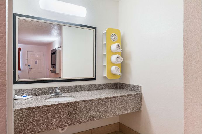 Imagen de la habitación del Hotel Motel 6 San Antonio, Tx - Fiesta Trails. Foto 15