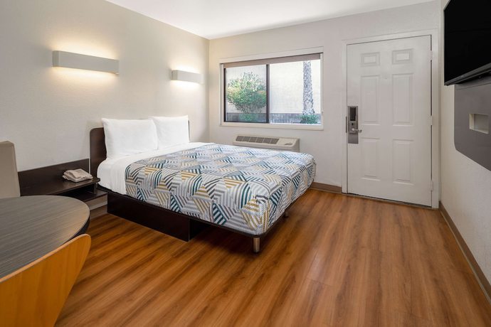 Imagen de la habitación del Hotel Motel 6 Santa Barbara, CA - State Street. Foto 11