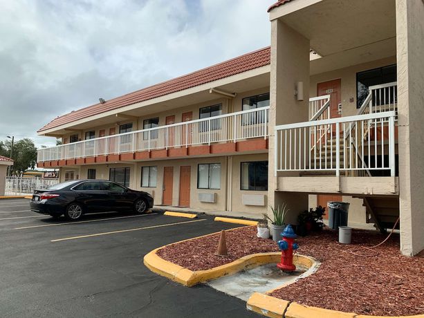 Imagen general del Hotel Motel 6 Tampa, FL. Foto 1