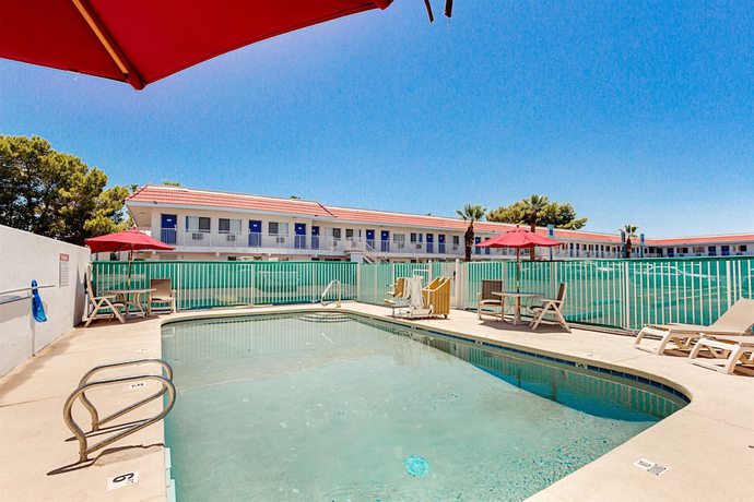 Imagen de la piscina del Hotel Motel 6 Tempe, AZ - Scottsdale South. Foto 19