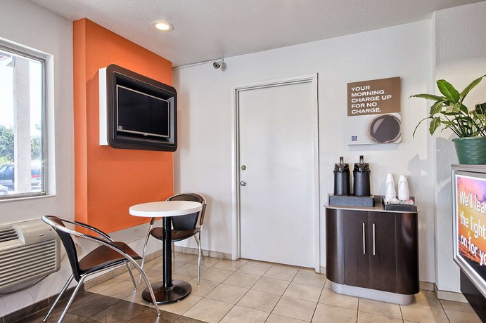 Imagen de los interiores del Hotel Motel 6 Tulare, CA. Foto 20