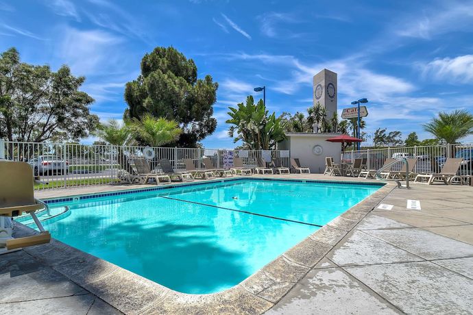 Imagen de la piscina del Hotel Motel 6 Westminster South - Long Beach. Foto 20