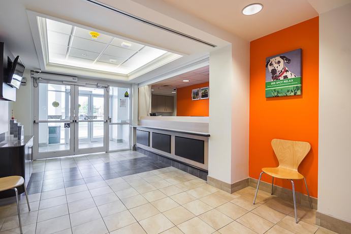 Imagen de los interiores del Hotel Motel 6 Whitby, On - Toronto East. Foto 20