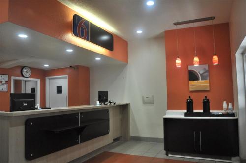 Imagen general del Hotel Motel 6-Raleigh, NC - Cary. Foto 2