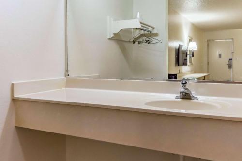 Imagen de la habitación del Hotel Motel 6-Raleigh, NC - Cary. Foto 7