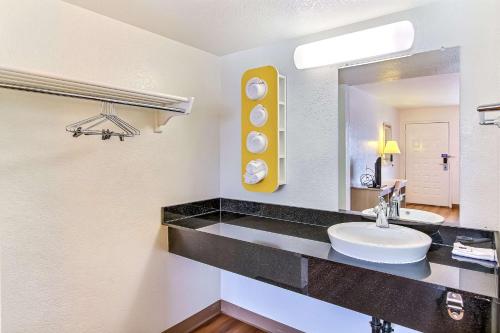 Imagen de la habitación del Hotel Motel 6-Salinas, CA - North Monterey Area. Foto 9