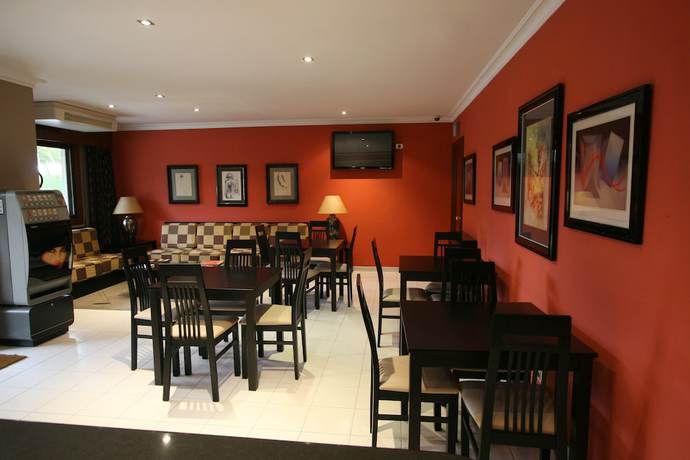 Imagen del bar/restaurante del Hotel Motel Aeropuerto. Foto 8