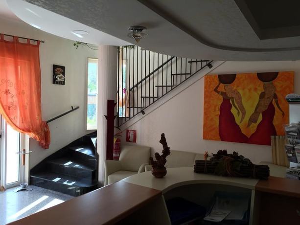 Imagen de los interiores del Hotel Motel Basentum. Foto 10