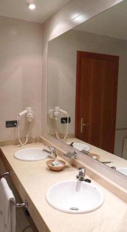 Imagen de la habitación del Hotel Motel Emporio. Foto 19