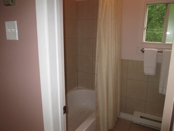 Imagen de la habitación del Hotel Motel Jann. Foto 6