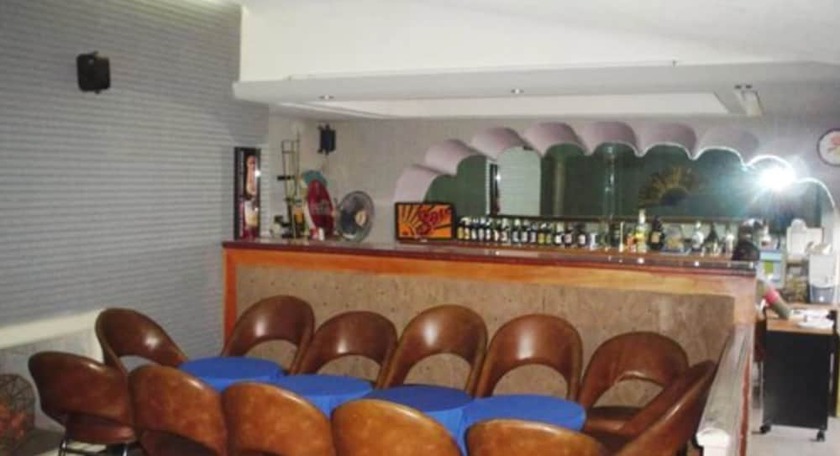 Imagen del bar/restaurante del Hotel Motel La Fortuna. Foto 4