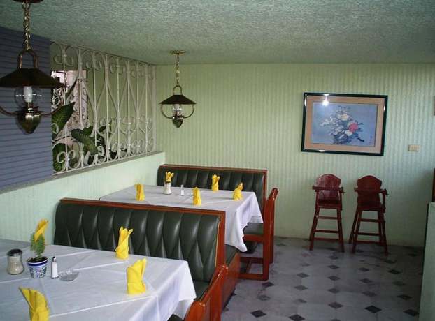 Imagen del bar/restaurante del Hotel Motel La Fortuna. Foto 7