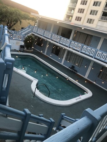 Imagen de la piscina del Hotel Motel Lauderdale Inn. Foto 12