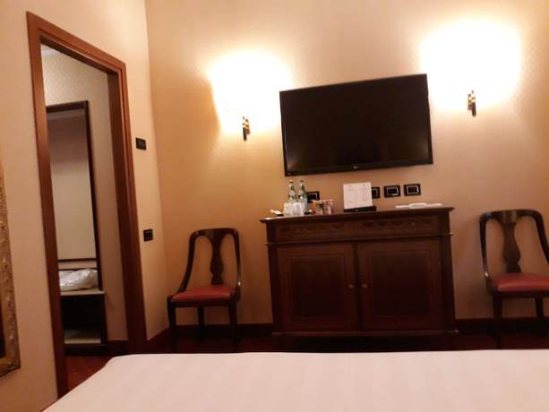 Imagen de la habitación del Hotel Motel Luna. Foto 8