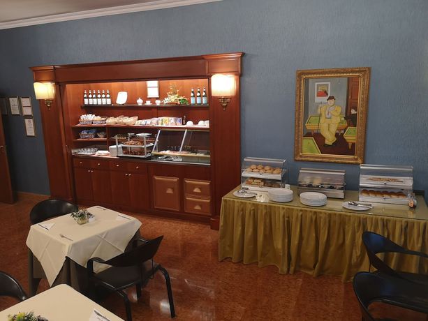 Imagen del bar/restaurante del Hotel Motel Luna. Foto 3