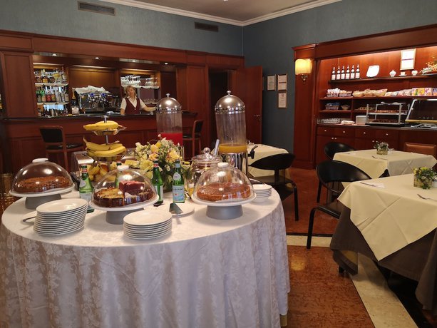 Imagen del bar/restaurante del Hotel Motel Luna. Foto 4