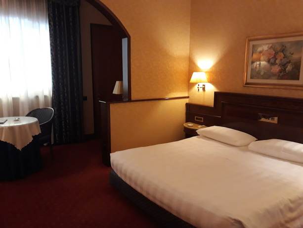 Imagen de la habitación del Hotel Motel Luna. Foto 15