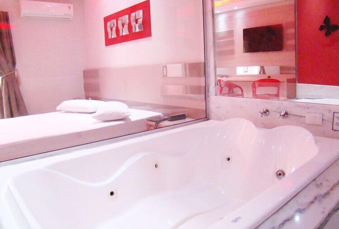 Imagen de la habitación del Hotel Motel Luxury. Foto 2