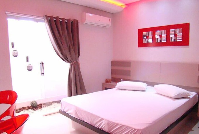 Imagen de los exteriores del Hotel Motel Luxury. Foto 18