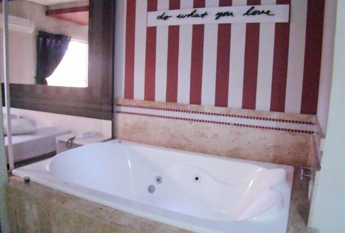 Imagen de la habitación del Hotel Motel Luxury. Foto 5