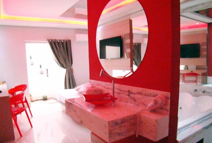 Imagen de la habitación del Hotel Motel Luxury. Foto 11
