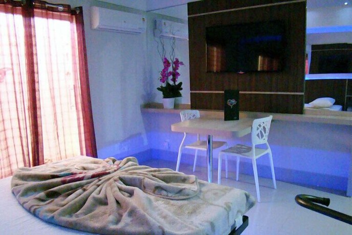Imagen de la habitación del Hotel Motel Luxury. Foto 17