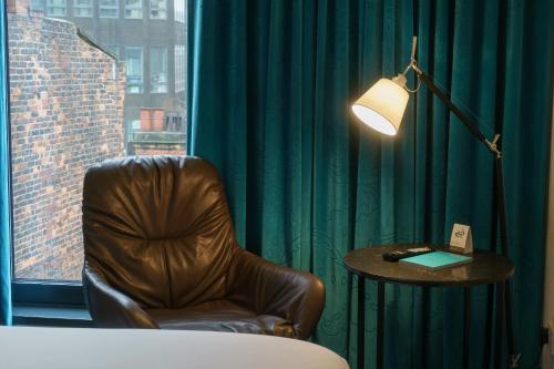 Imagen de la habitación del Hotel Motel One Antwerp. Foto 9