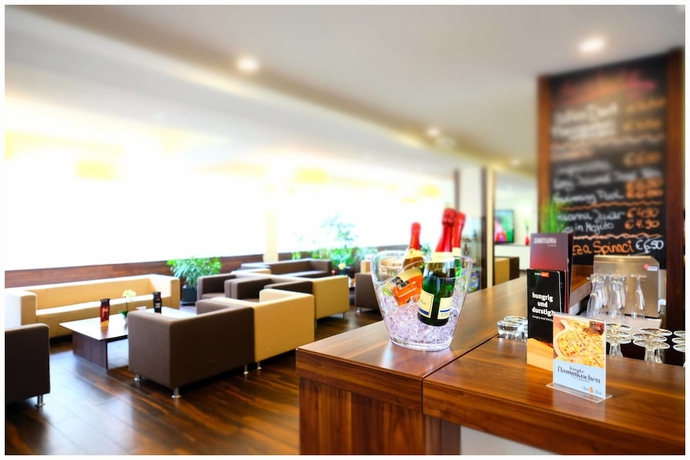 Imagen del bar/restaurante del Hotel Motel Plus Berlin. Foto 3