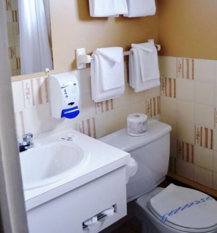 Imagen de la habitación del Hotel Motel Rimouski. Foto 5