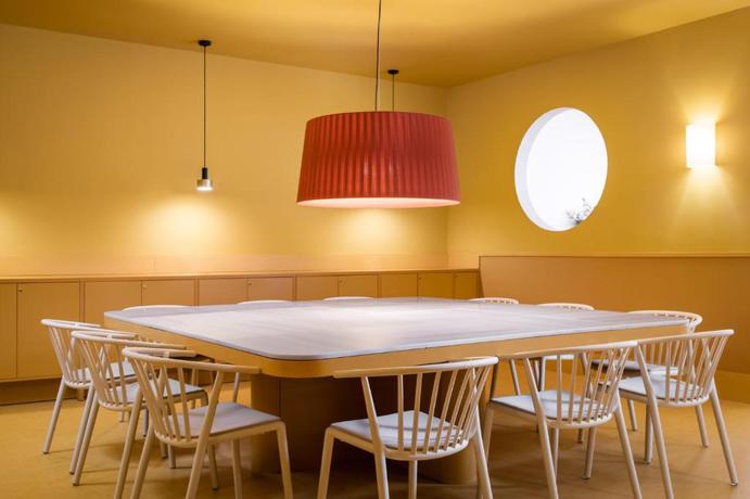 Imagen de los interiores del Hotel Mothern by Pillow. Foto 9