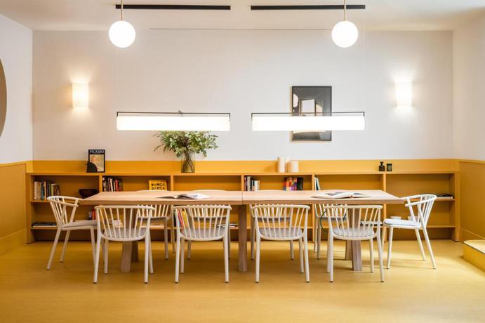 Imagen de los interiores del Hotel Mothern by Pillow. Foto 10