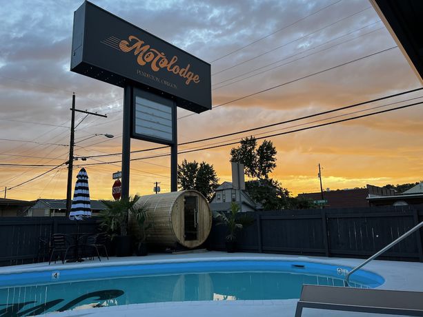Imagen de la piscina del Hotel Motolodge. Foto 19