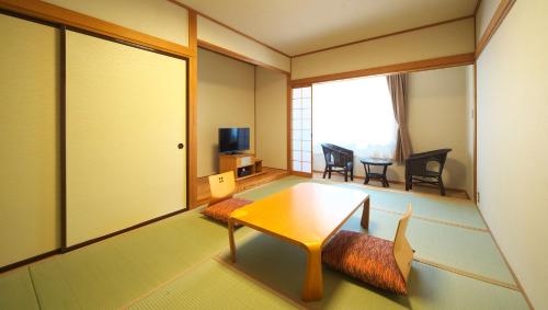 Imagen de la habitación del Hotel Motosu Phoenix. Foto 7