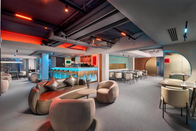 Imagen de los interiores del Hotel Motto by Hilton Hong Kong Soho. Foto 13