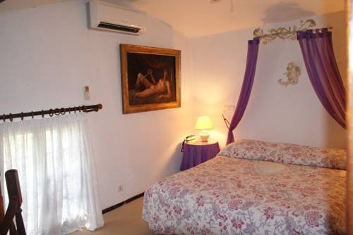 Imagen de la habitación del Hotel Moulin De La Camandoule. Foto 3