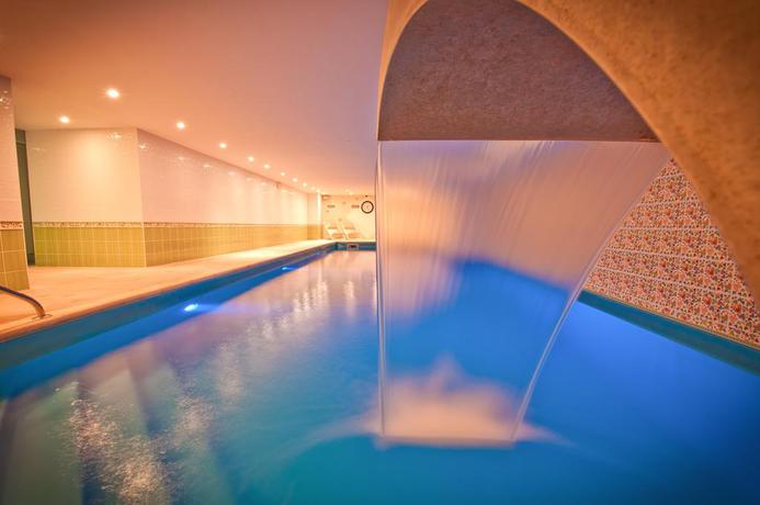 Imagen de la piscina del Hotel Moulin Dedaverdisse, The Originals Relais (relais Du Silence). Foto 8