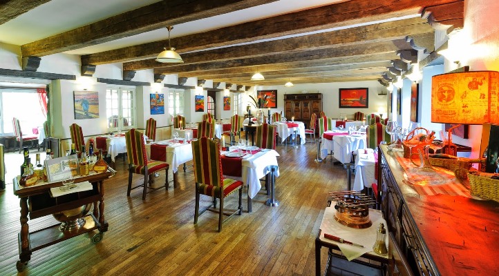 Imagen del bar/restaurante del Hotel Moulins Du Duc. Foto 2