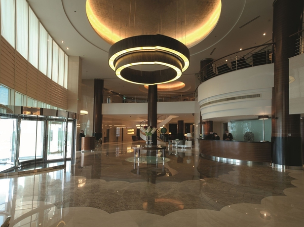 Imagen de los interiores del Hotel Mövenpick Al Khobar. Foto 3