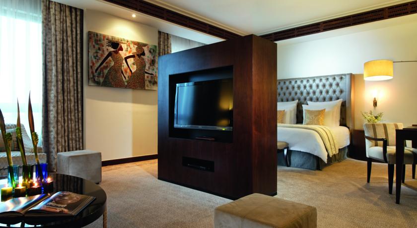 Imagen de la habitación del Hotel Mövenpick Ambassador Accra. Foto 13