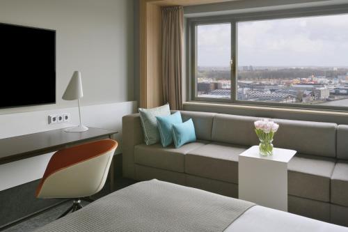 Imagen de la habitación del Hotel Mövenpick Amsterdam City Centre. Foto 6