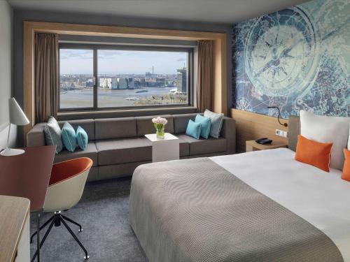 Imagen de la habitación del Hotel Mövenpick Amsterdam City Centre. Foto 16