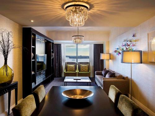 Imagen de la habitación del Hotel Mövenpick Auckland. Foto 19
