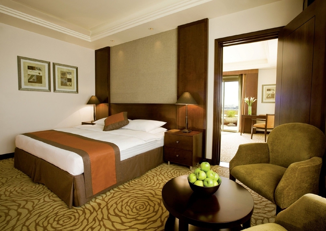 Imagen de la habitación del Hotel Mövenpick Bahrain. Foto 3