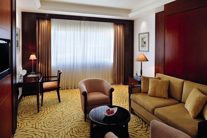 Imagen de la habitación del Hotel Mövenpick Bahrain. Foto 4