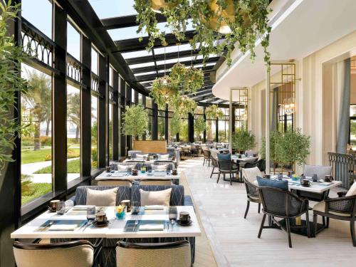 Imagen del bar/restaurante del Hotel M&ouml;venpick Bahrain. Foto 7