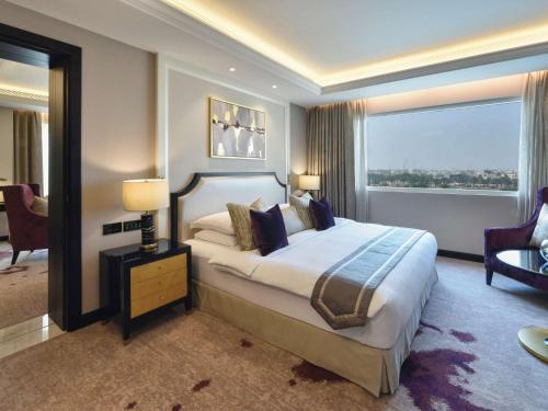 Imagen de la habitación del Hotel M&ouml;venpick Bahrain. Foto 17