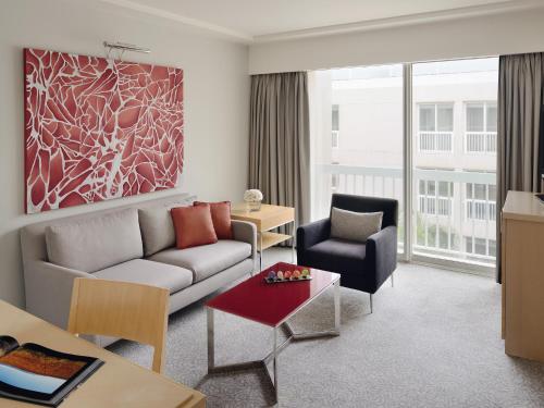 Imagen de la habitación del Hotel Mövenpick Beirut. Foto 6